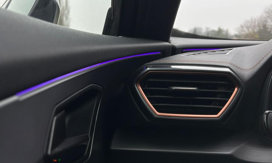 WhatsApp Image 2025-12-04 at 14.48.5819